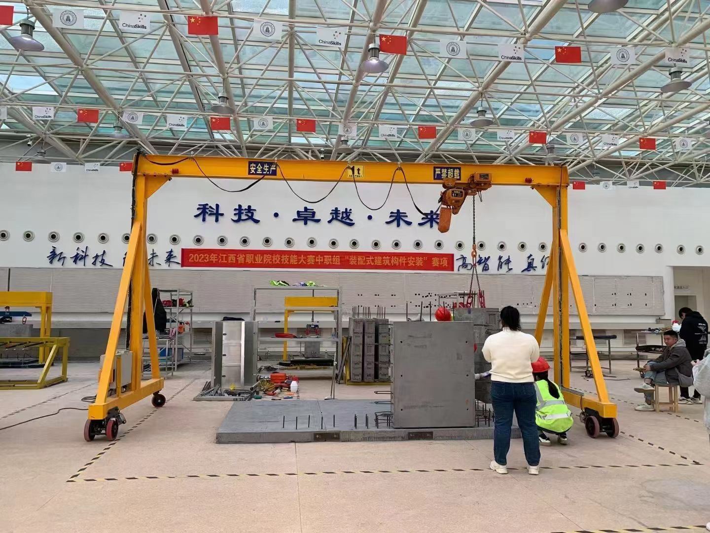 浙江无轨式电动葫芦门式起重机、小型电动龙门吊