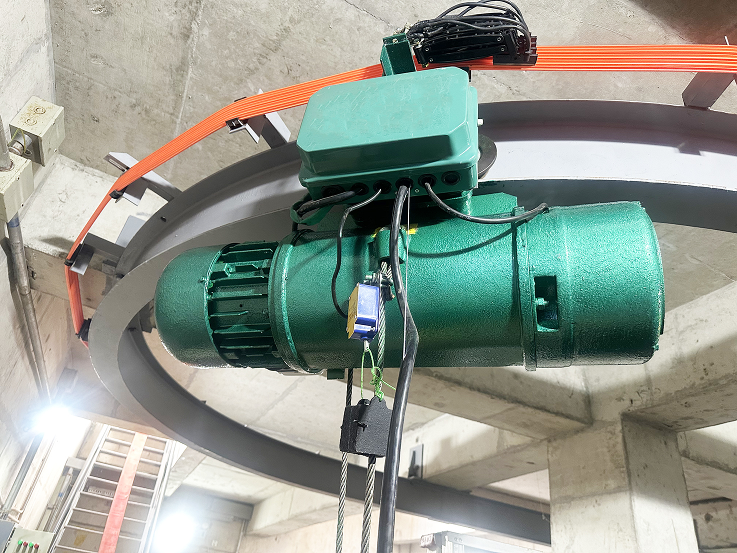 海南泵站用电动葫芦U形工字钢单轨吊